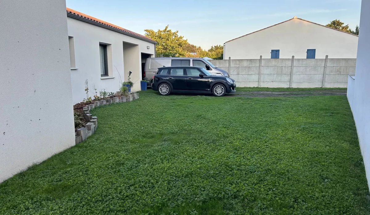 Terre-pierre et stationnement