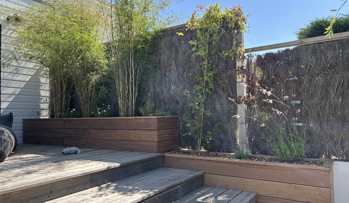 Grands bacs bois sur mesures végétalisés