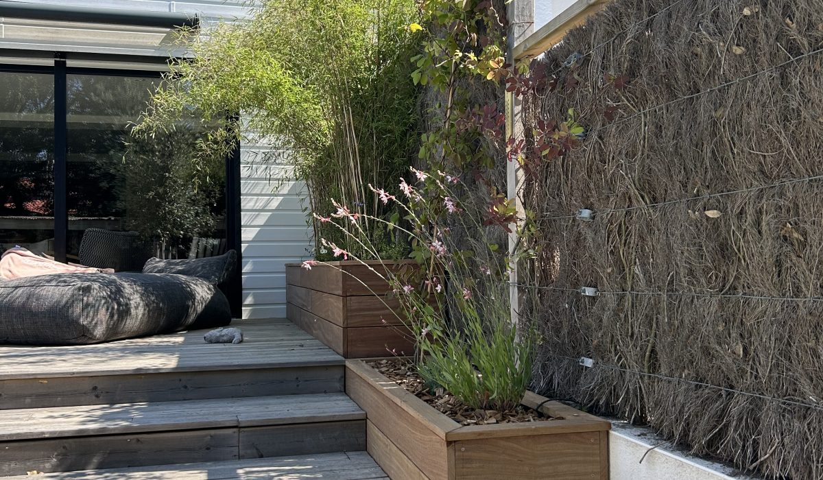 Grands bacs bois sur mesures végétalisés